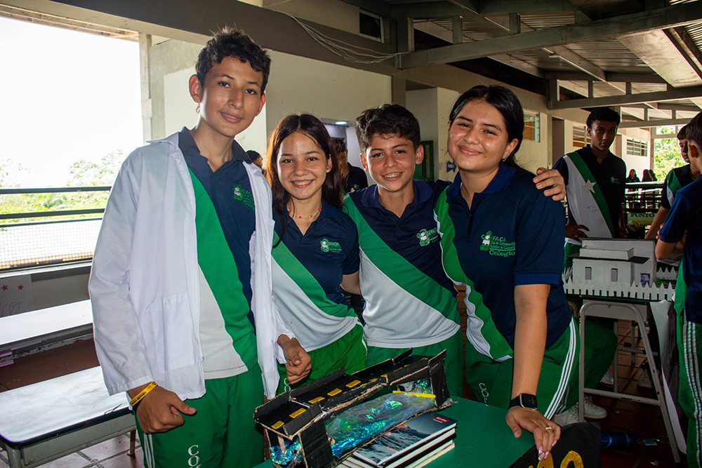 Estudiantes del Colegio COMFACA